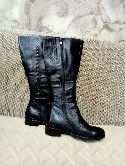 Продам кожаные сапоги