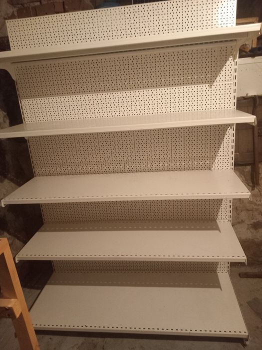 Продавам стелажи