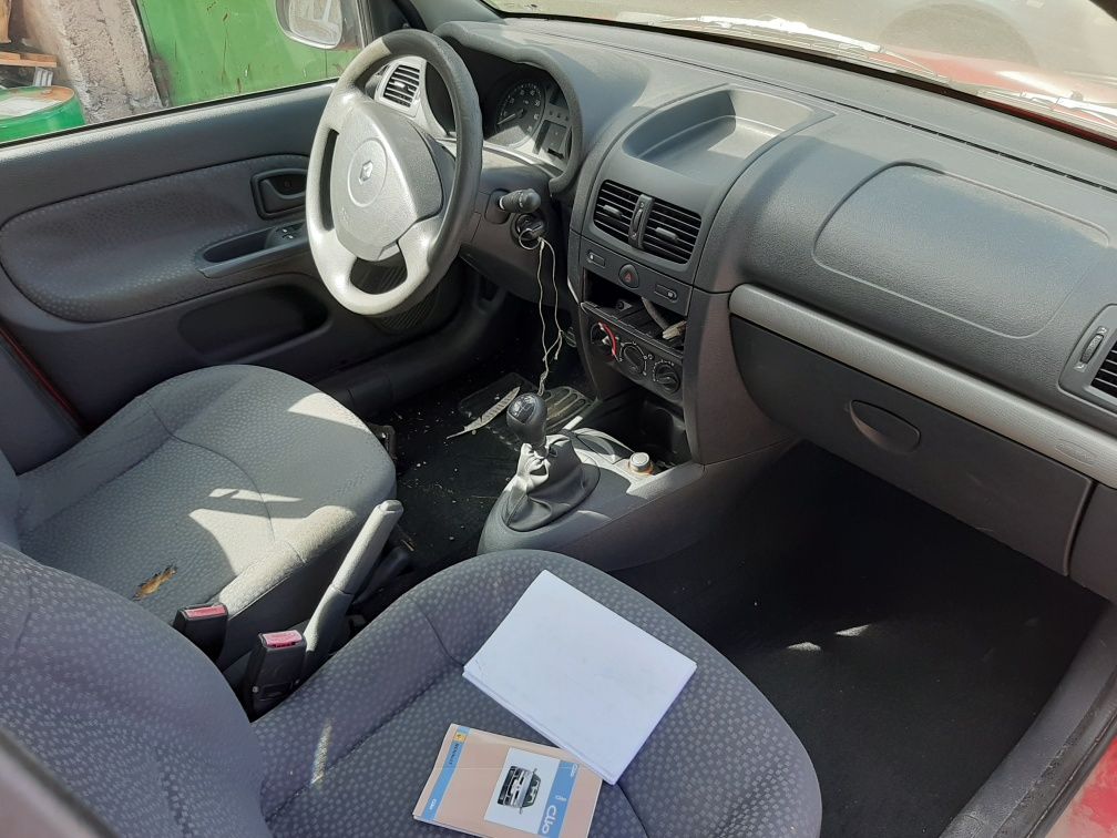 Renault clio 1.2i На Части