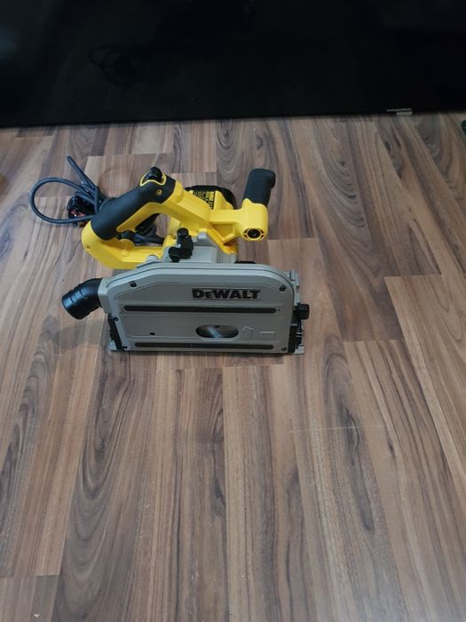 Circular cu plonjare Dewalt DWS 520