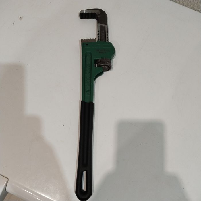 Продам Газовый трубный ключ новый