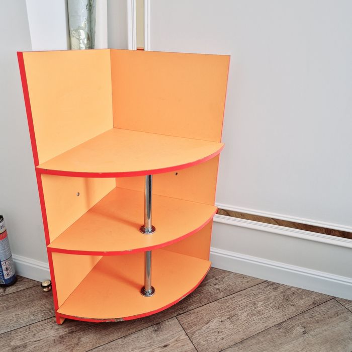 Полки треугольник оранжевый цвет