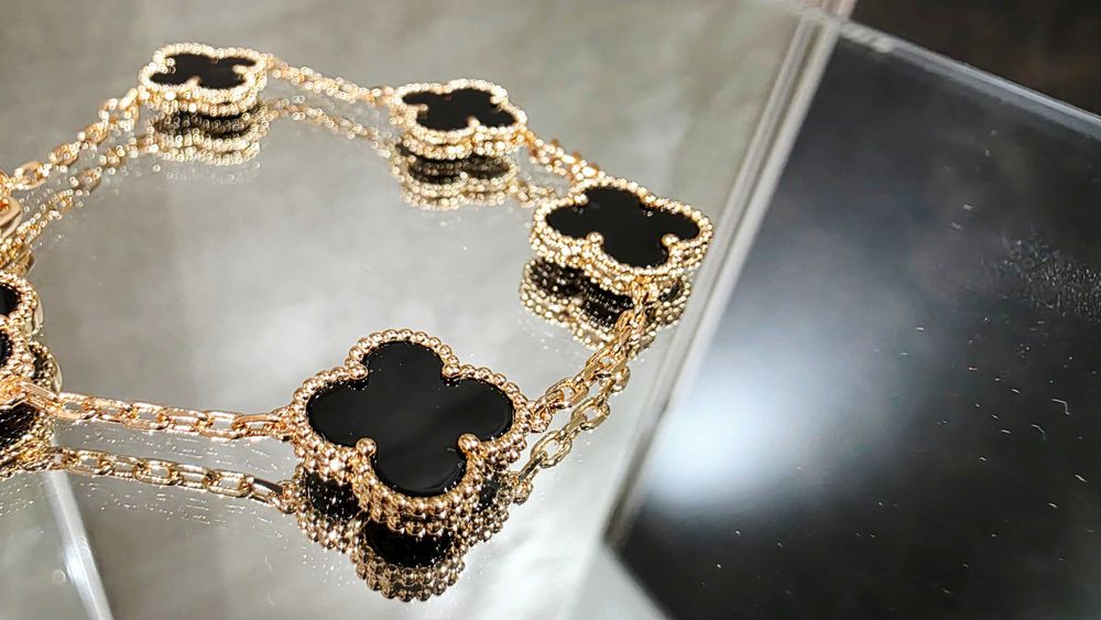 Van Cleef & Arpels VCA Rose Black Onyx Vintage Alhambra Дамска Гривна