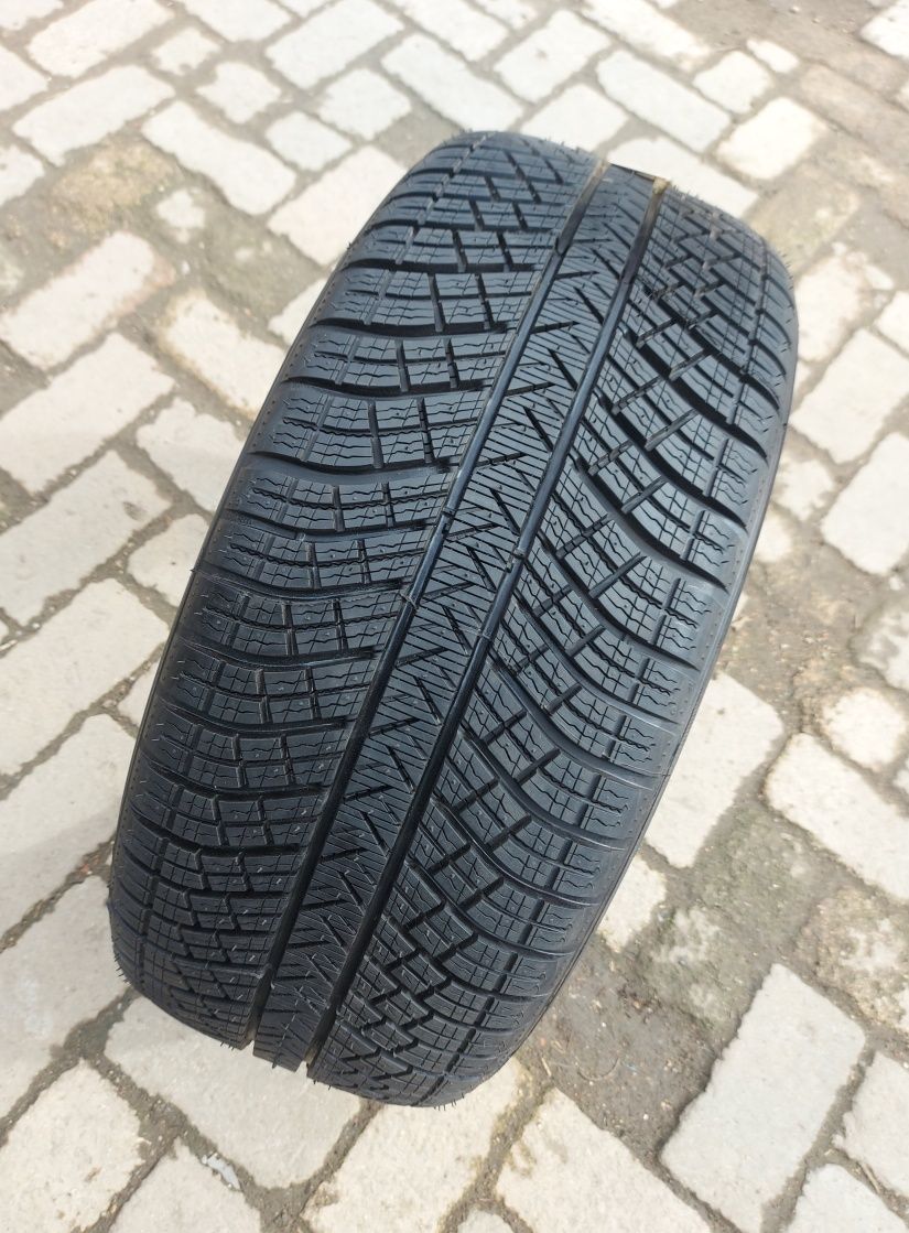 O bucată 245/45 R19 M+S iarnă - una Gislaved Michelin Continental