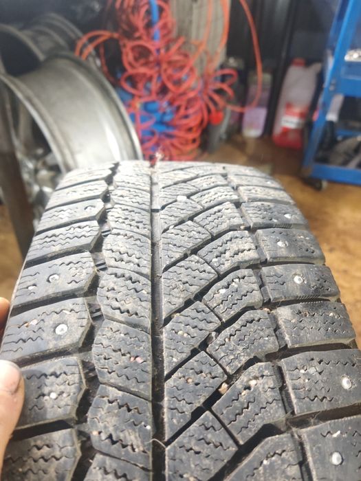 Шина зимняя бу R16.  215/60/16