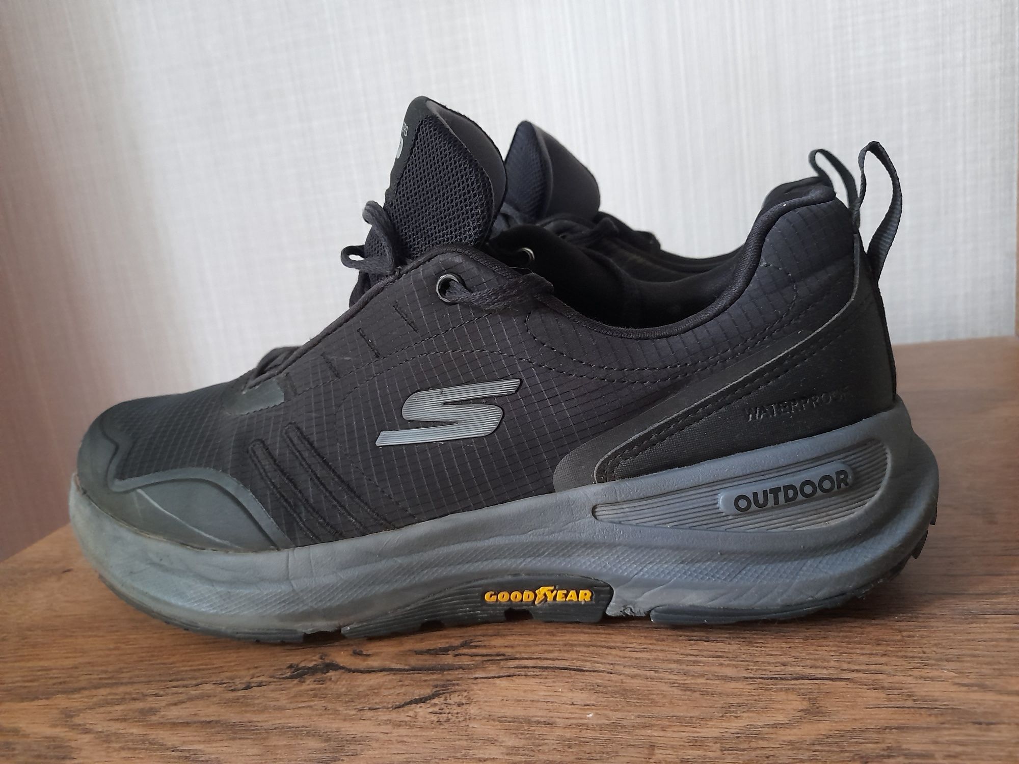 Skechers waterproof мъжки обувки 42 номер.