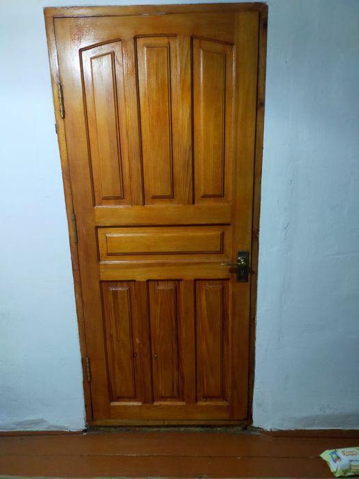 Дверь  из дерева