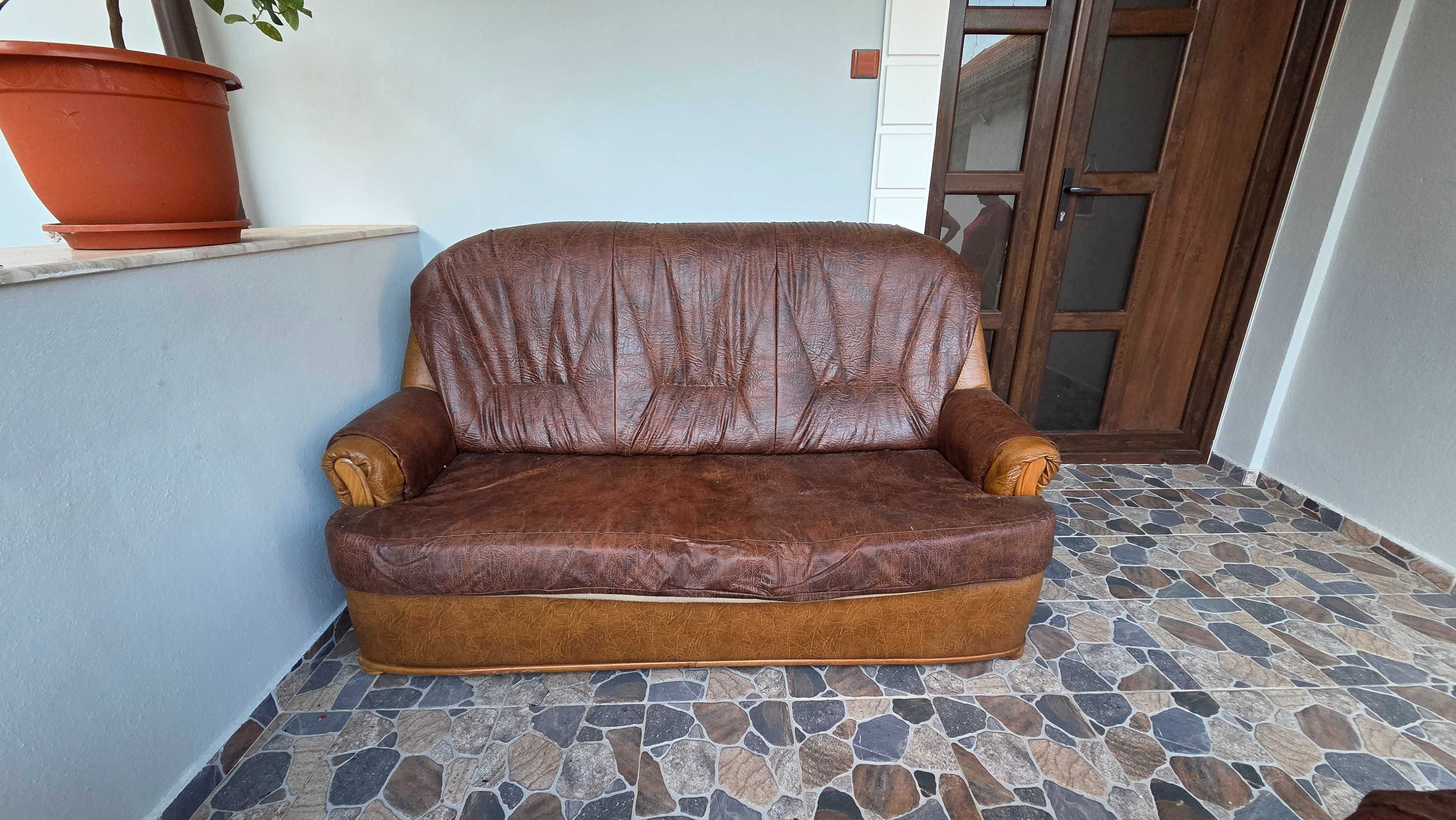 Canapea și 2 fotolii