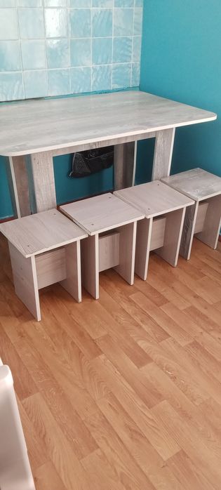 Продам стол со стульями