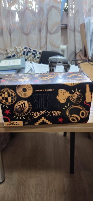 Продам колонку jbl flip7, черная