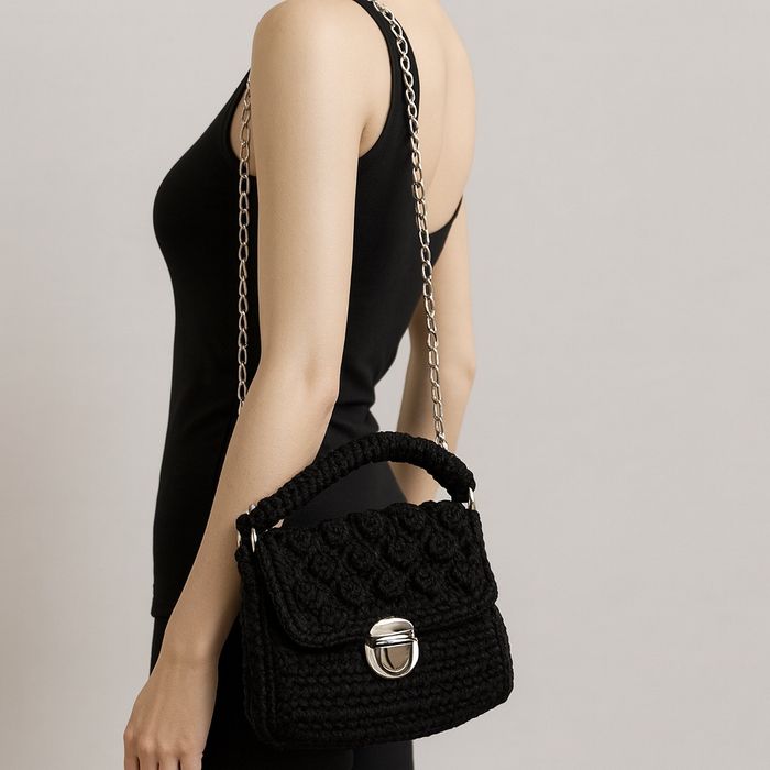 Елегантна ръчно плетена дамска чанта – Черна, с метална верижка