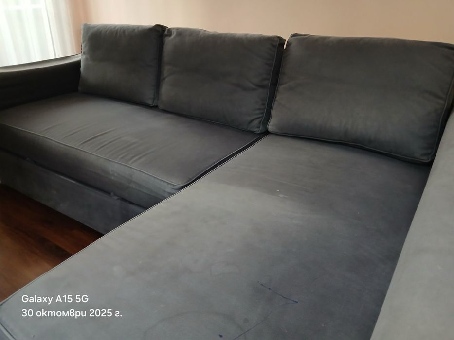 Ъглов диван с лежанка плюс опция за сън и място за съхранение