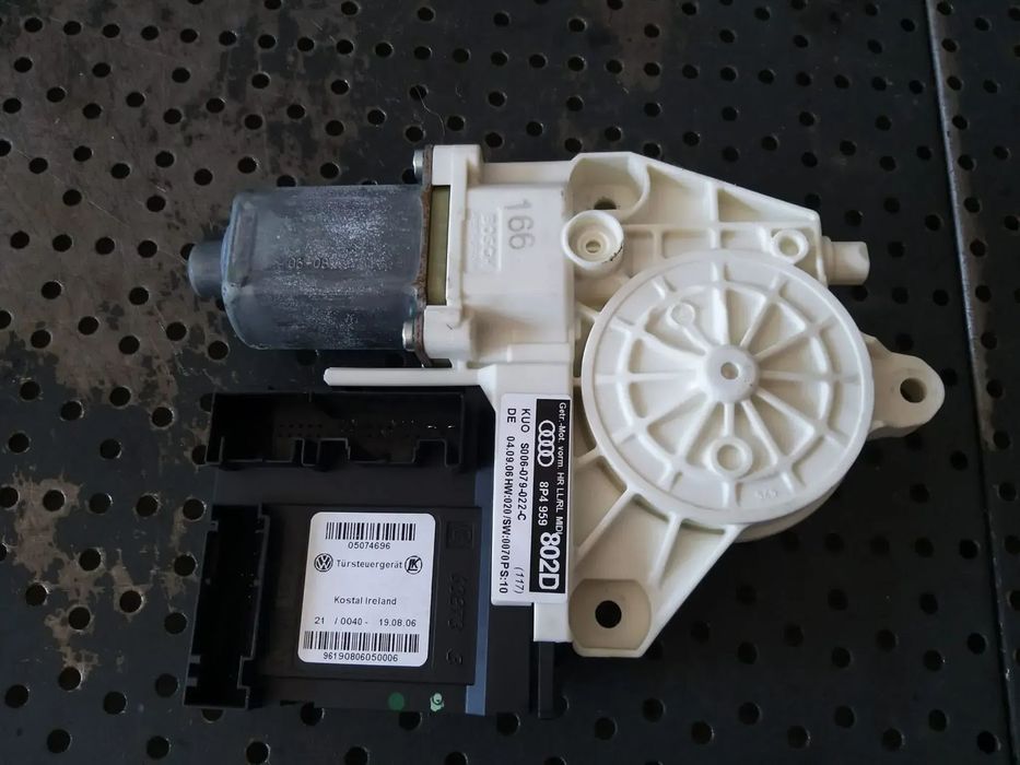 Motoras macara dreapta spate audi a3 8p 0130822263 8p4959802d 05074696