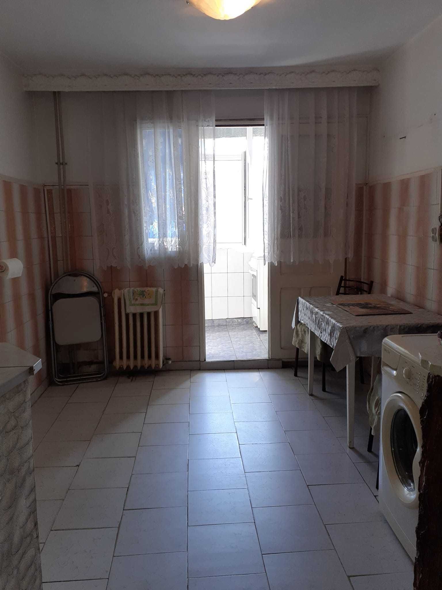 Vand apartament 3 camere