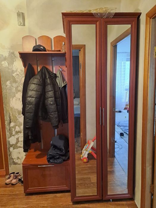 Продаётся шкаф для прихожей, состояние идеальное, все как на фото