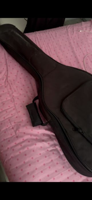 Vand chitara stare buna , nu e folosita