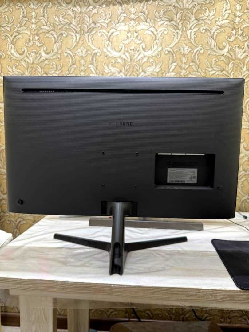 Монитор Samsung 31.5" LU32J590UQIXCI, 60 Hz,3840x2160, VA