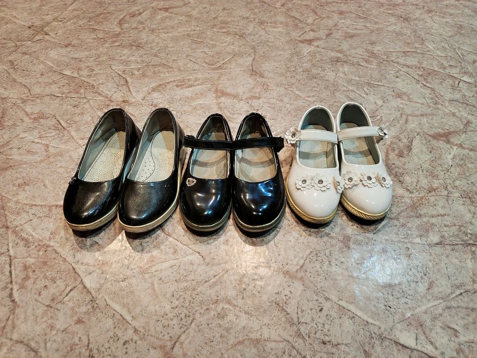 продам туфли детские 3 пары б/у