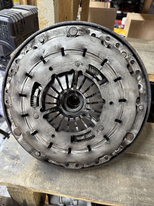 Kit ambreiaj bmw e90 e91 e92 e60 e61 e87 e81 n47 177cp