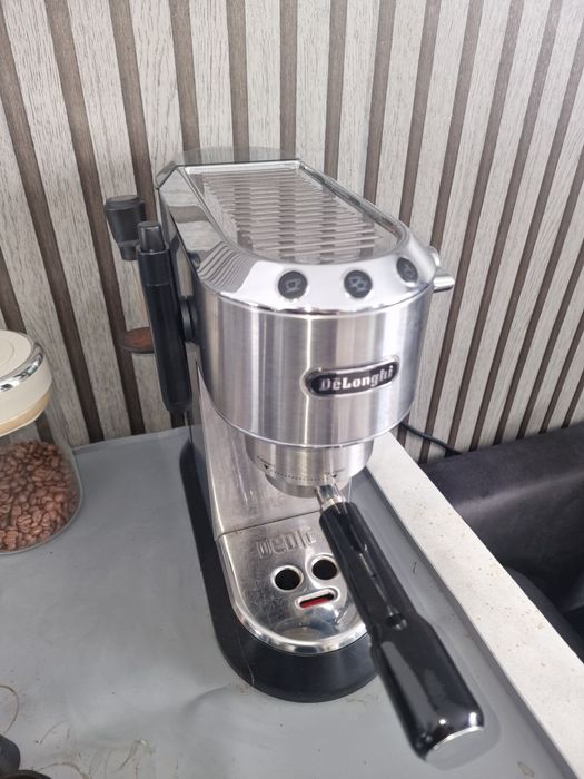 Espressor Delonghi Dedica Style si accesorii de cafea