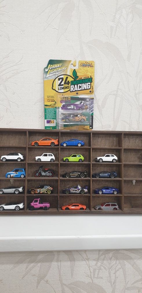 Hot wheels,Matchbox,Johnny Lightning + полка для хотвилсов