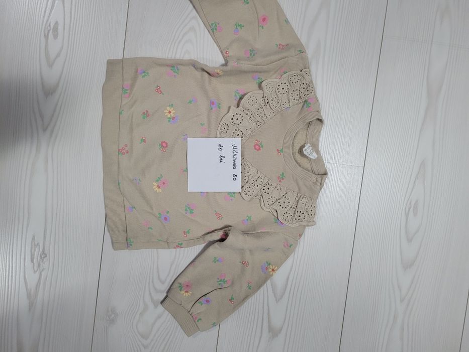 Vand haine mărimea 80,preț pe bucata
Nu asigur transport