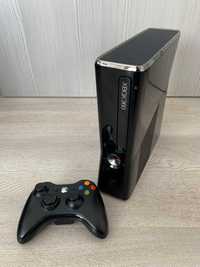 Vand Xbox 360 S in stare impecabila + colectie de 16 jocuri