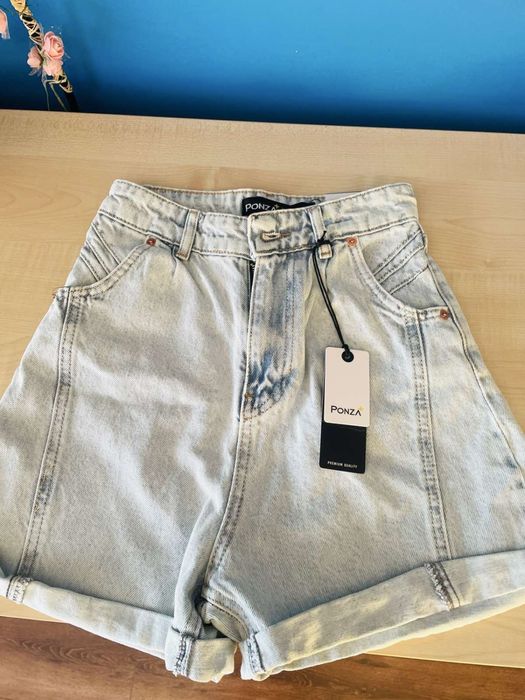 Продавам дамски дънкови къси памталони