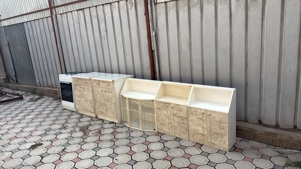 Кухонный гарнитур и газплита
