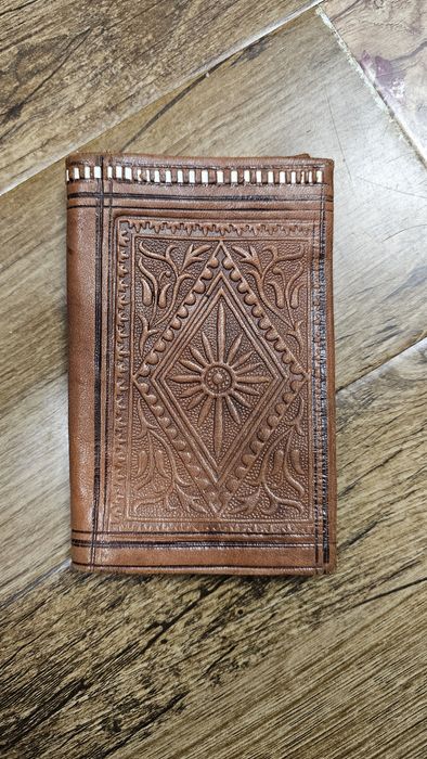 Portofel din piele marocană artizanală, lucrat manual