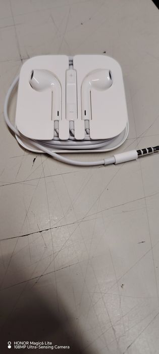 Casti ear pods cu fir