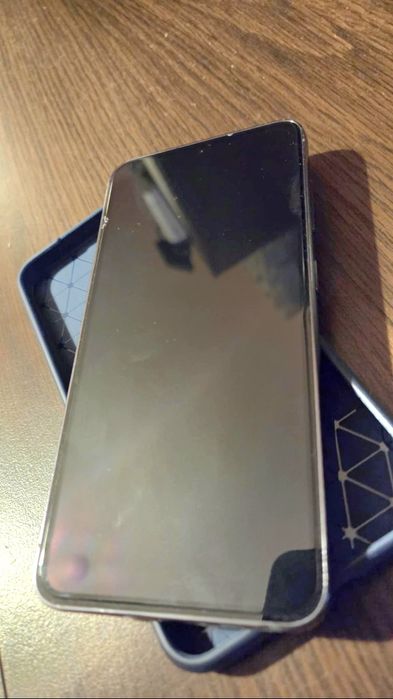 Продавам Samsung S23