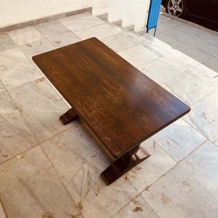 Масивна дървена ретро масичка – резбовани крака, отлично състояние