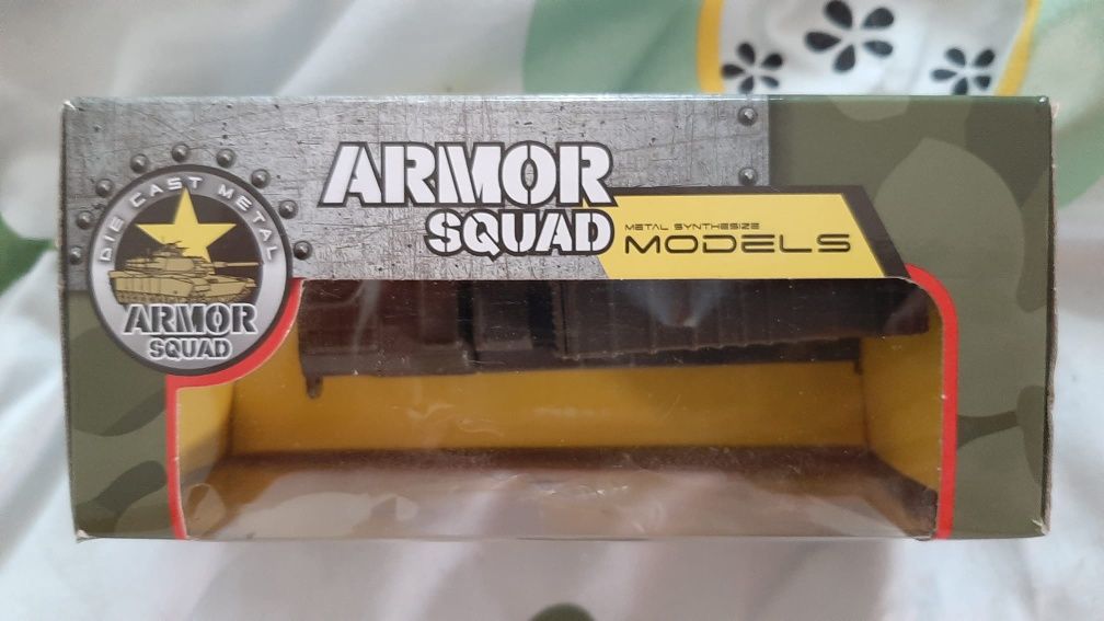Mașinuță  militară de jucărie pentru copii.