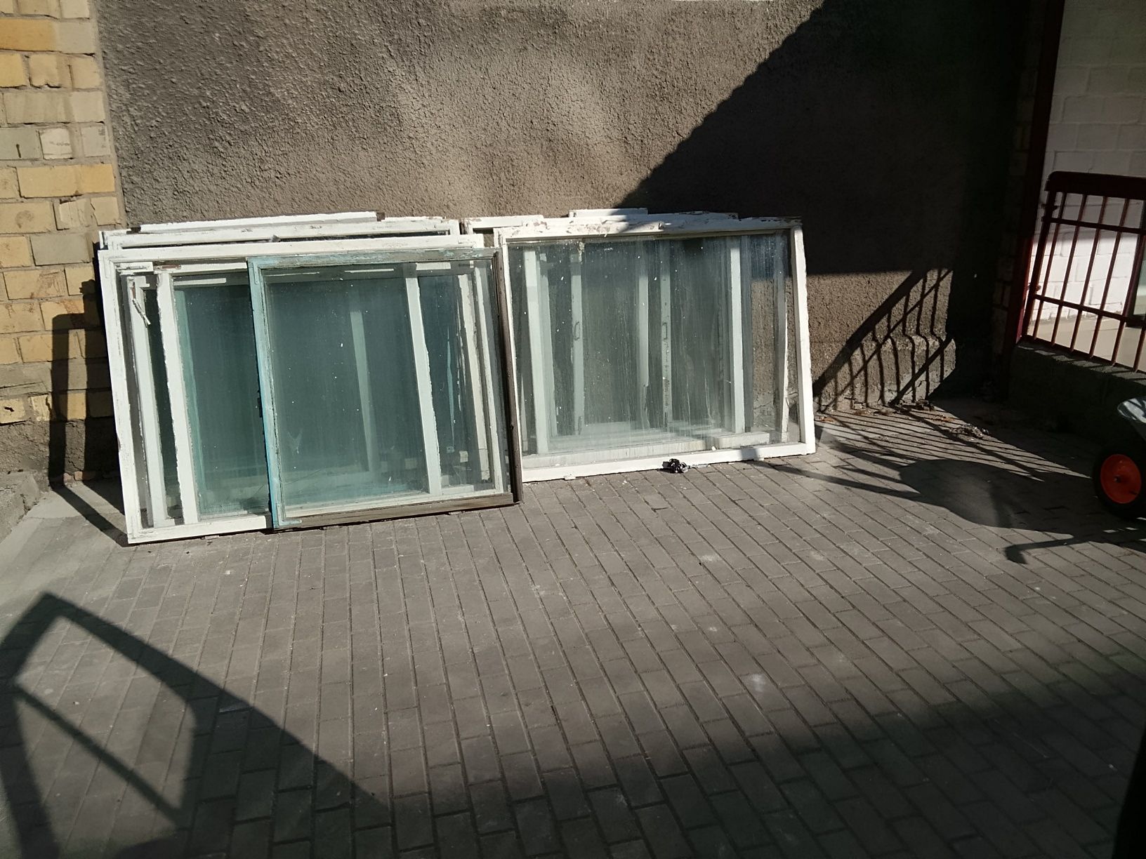 Продаю оконные рамы