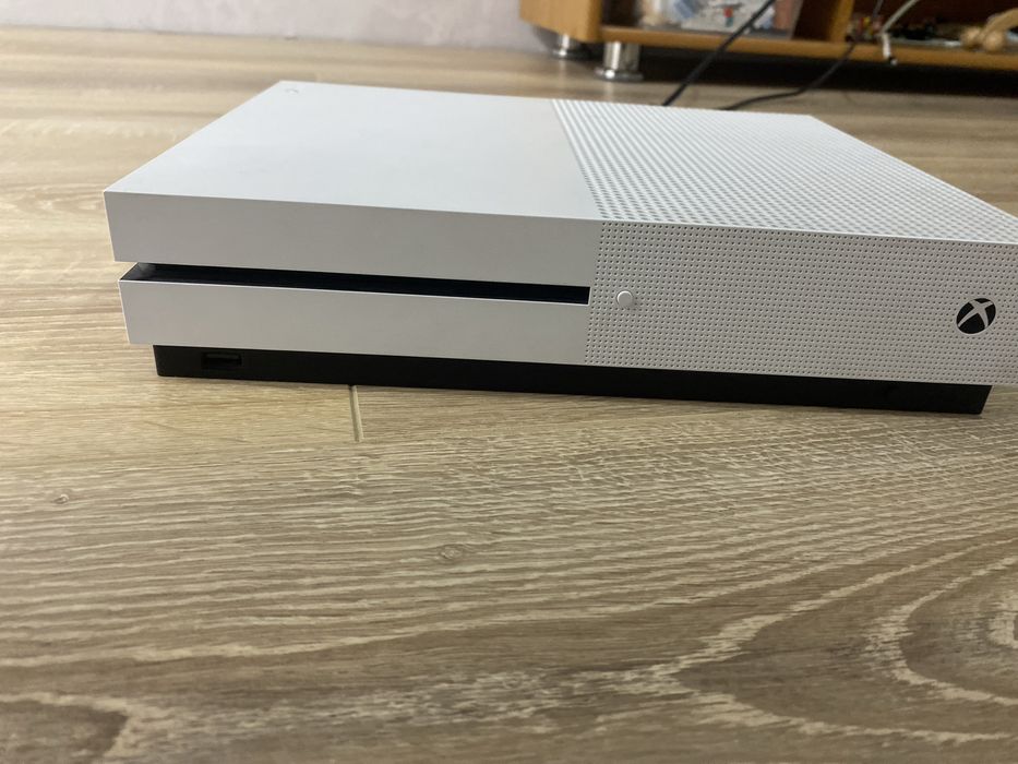 Продам срочно  xbox one