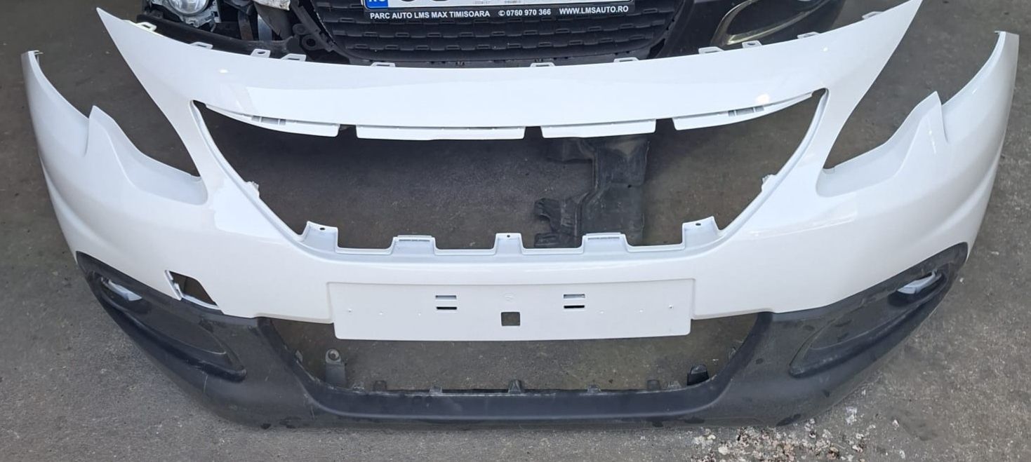 Bara fata Peugeot 2008