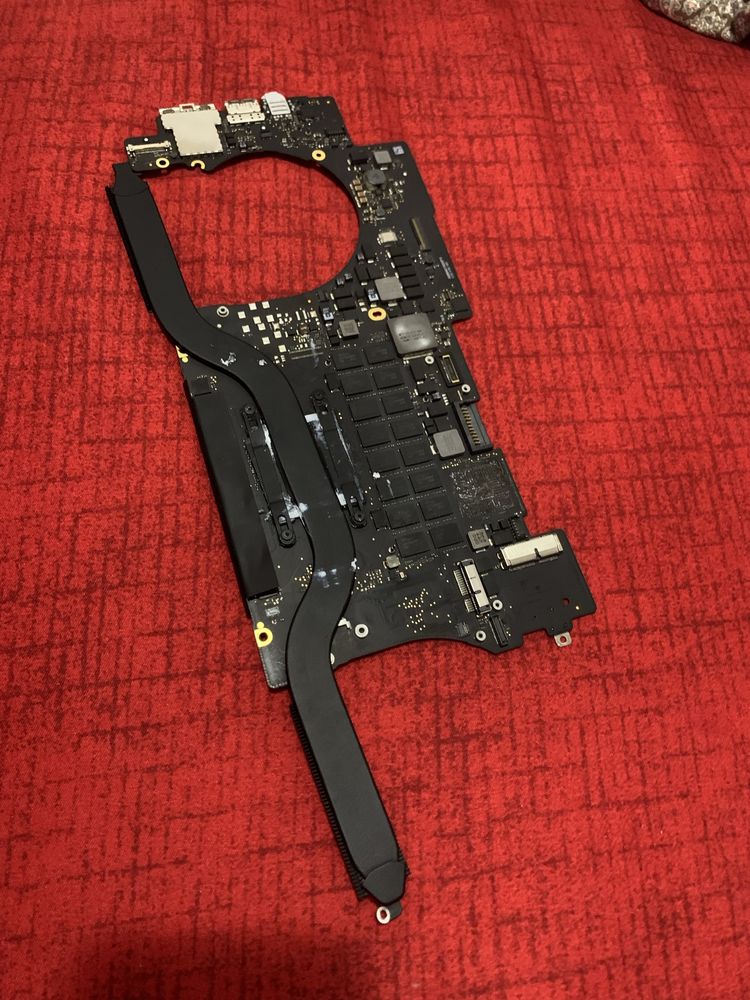 Placǎ de bazǎ Macbook pro 15 2015 mid A1398 Defectǎ.