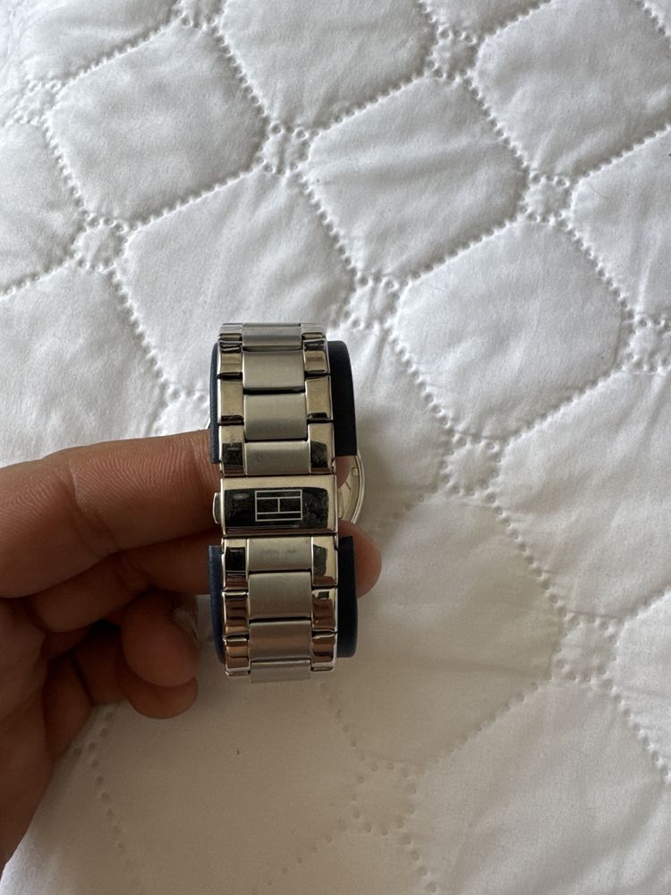 Часовник Tommy Hilfiger
