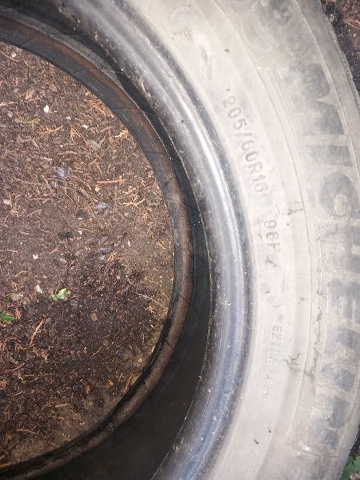 Гуми Mishelin 205/60/16 Зимни - 3 бр