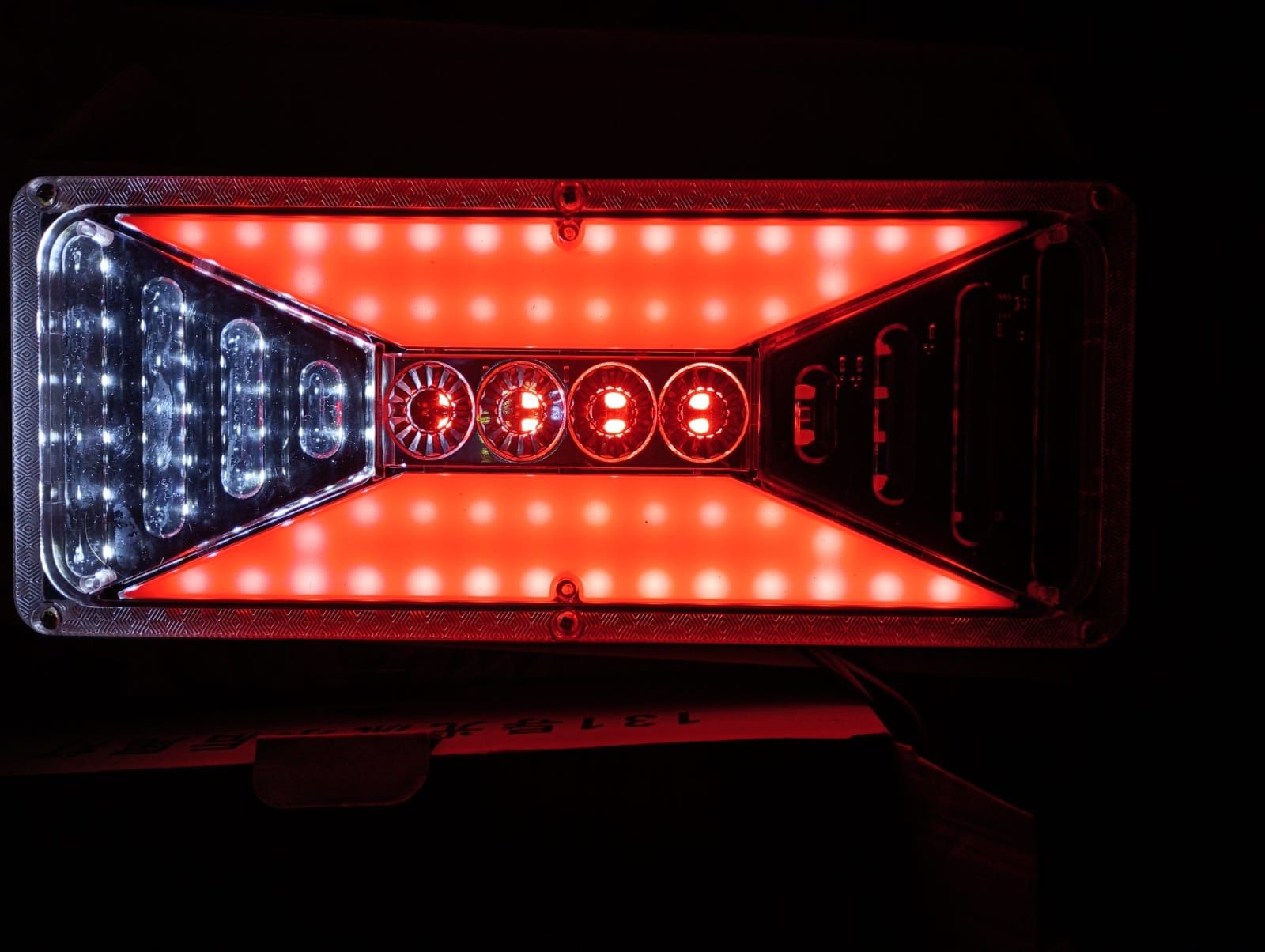 Set lampi LED 12V- 24V cu 4 functii
Dimensiunii 33X14X2cm