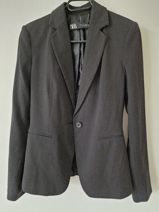 Sacou negru cu mici modele albe