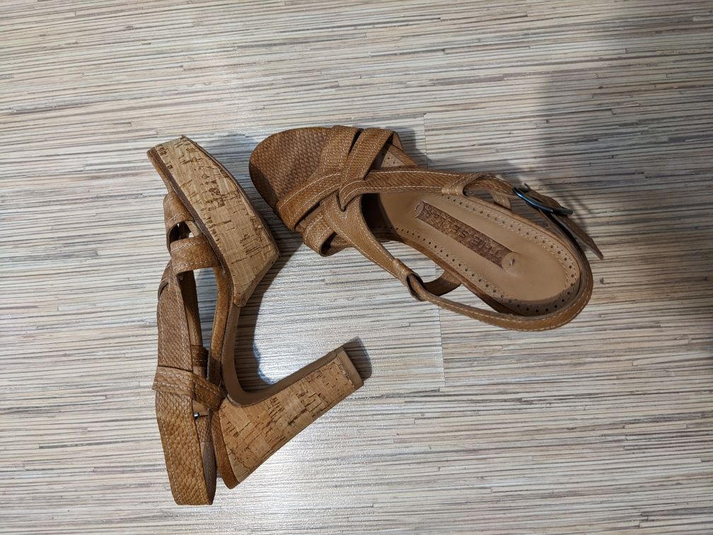 Vând sandale piele naturală The Seller, marimea 35, 22 cm