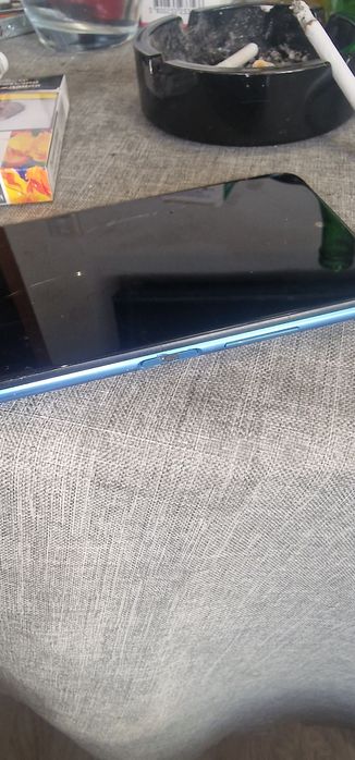 REDMI 10 пукнато стъкло