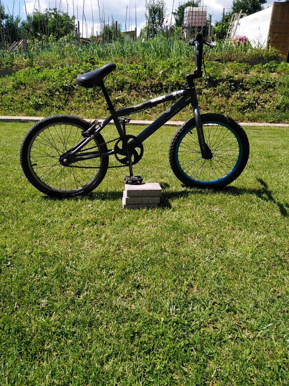 Bicicletă BMX gri