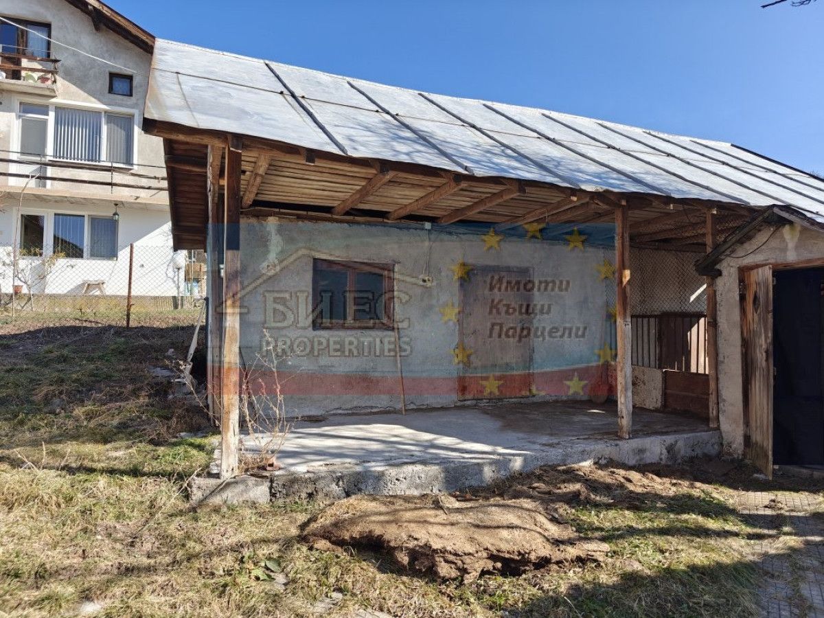 Къща в село Люлин