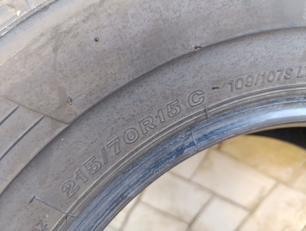 Гуми за Микробус 215/70/15 С Bridgestone