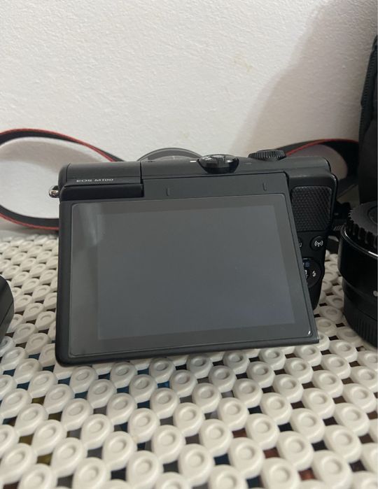 Aparat Canon eos M100