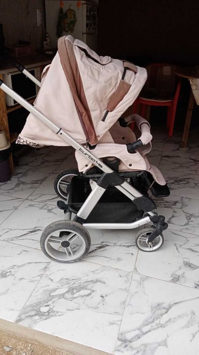 Продавам бебешка количка.