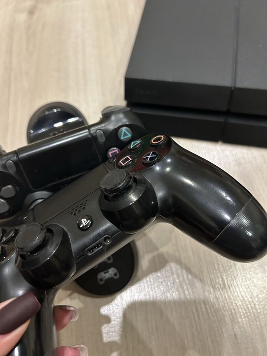 Продавам PlayStation 4